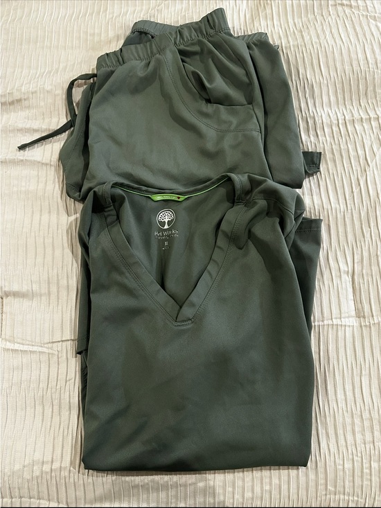 healing hands Other - Healing Hands Olive green scrub set